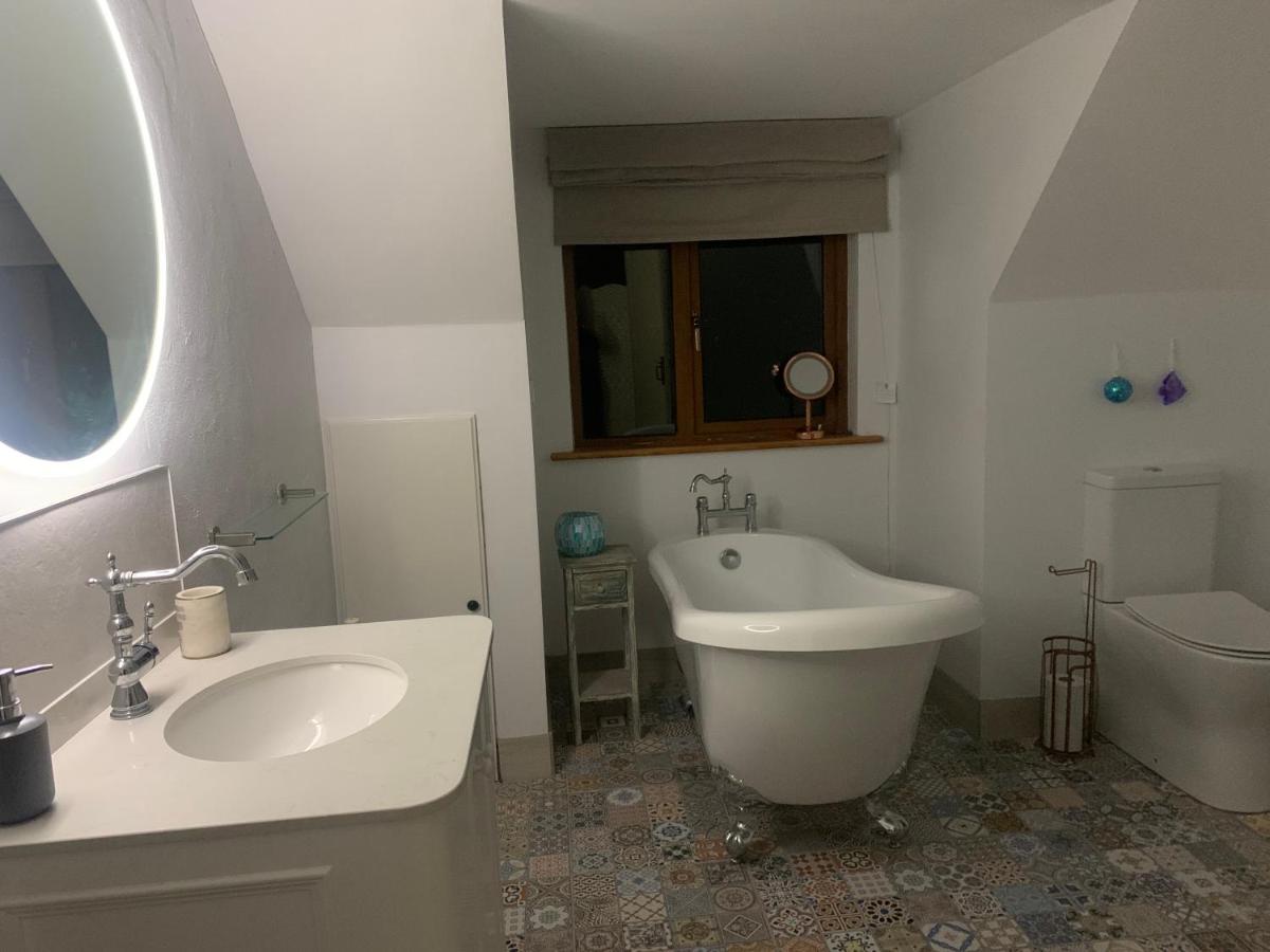 Bedroom With Private Bathroom And Stunning Views In Beautiful Home Letterkenny Buitenkant foto